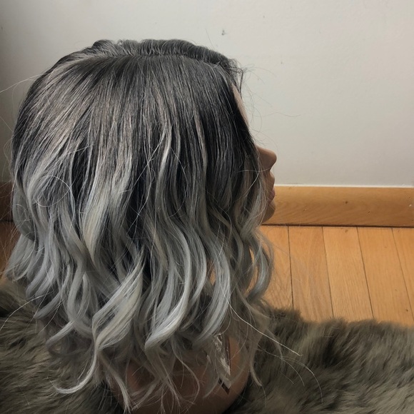 ?LEXA 12” GREY CELEB  MIDDLE PART WAVY BOB WIG main image 7